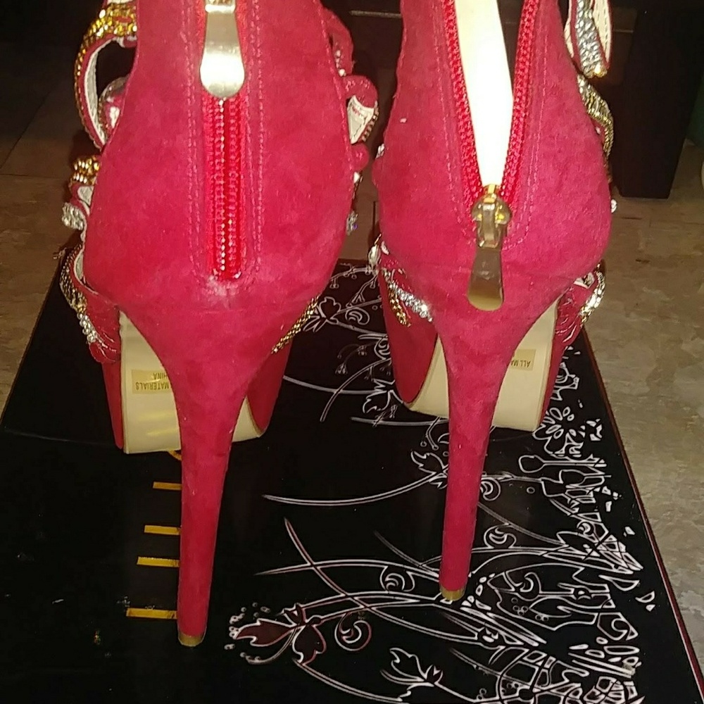 Stilletos - Picture 4 of 8